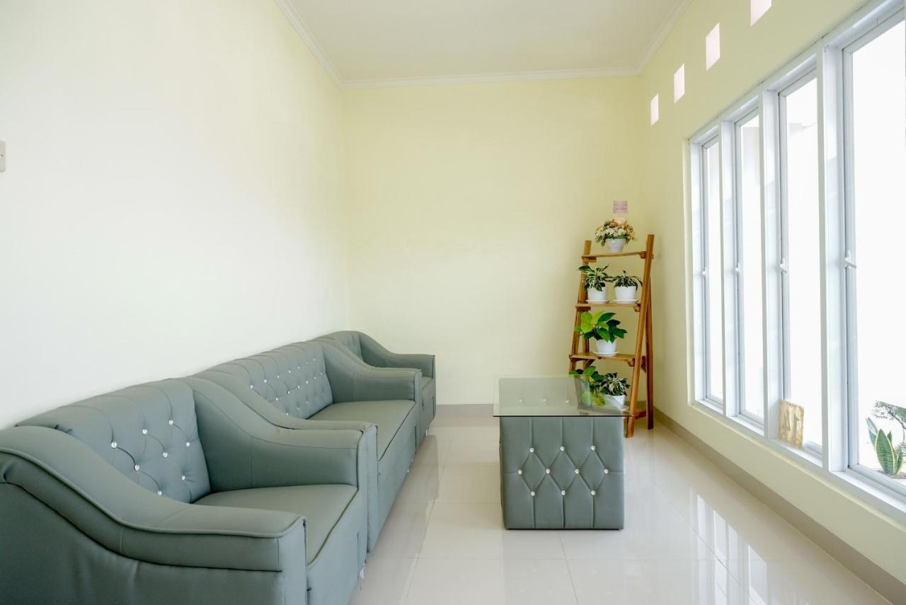 Reddoorz Near Rita Supermall Purwokerto 2 Exteriér fotografie